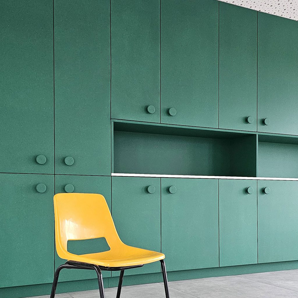 meuble cantine scolaire sur mesure, réalisations, bois, contactez